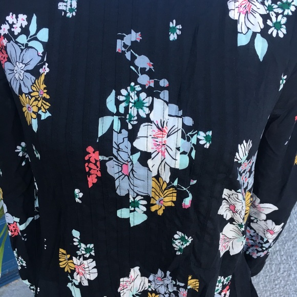 OLD NAVY black floral peplum top XS NWT - Picture 2 of 4